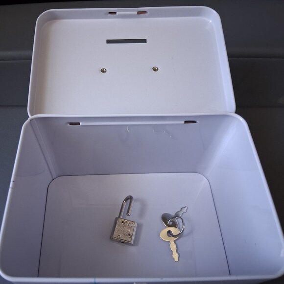 Frozen Saving Box With Lock & Key - Green - Picture 8 of 8